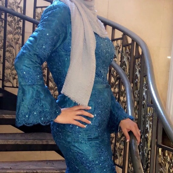 Dress - Picture 1 of 2